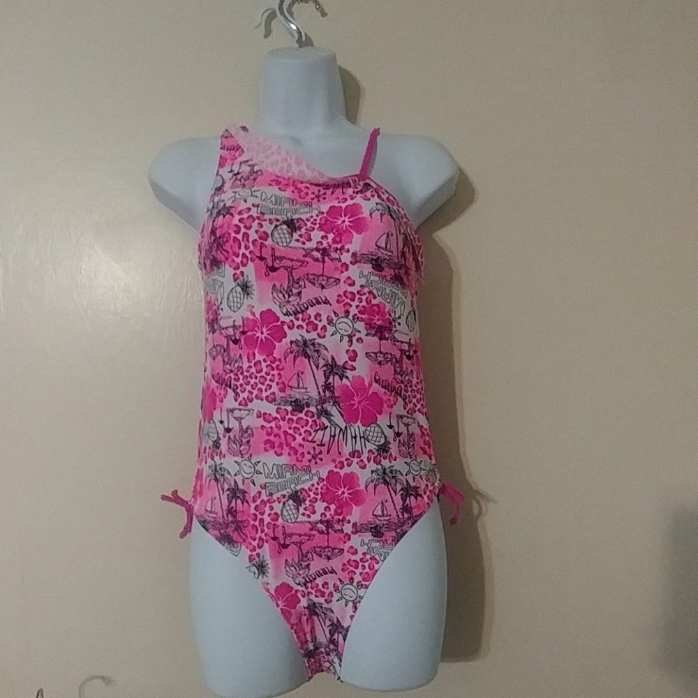 Op JUNIORS one piece swim suit
